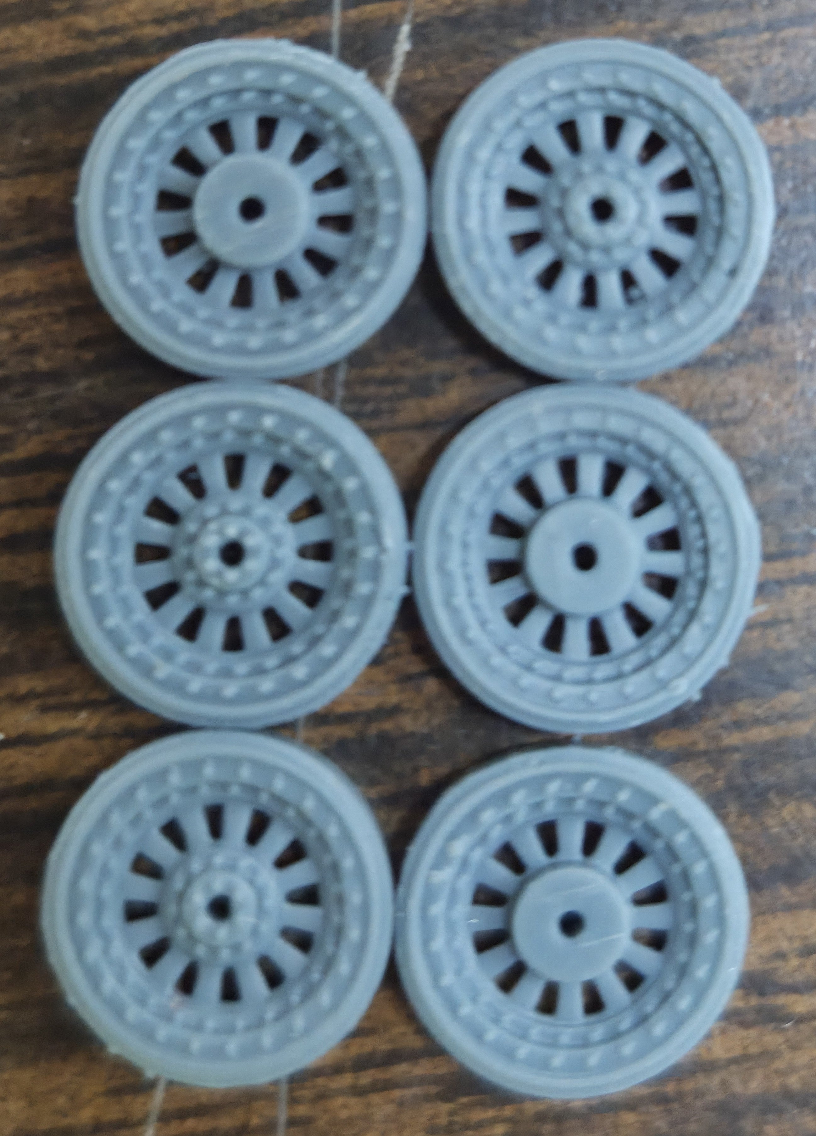 HO SCALE 1920'S PACKARD TRUCK WOOD SPOKE WHEELS (6 PER PACK)