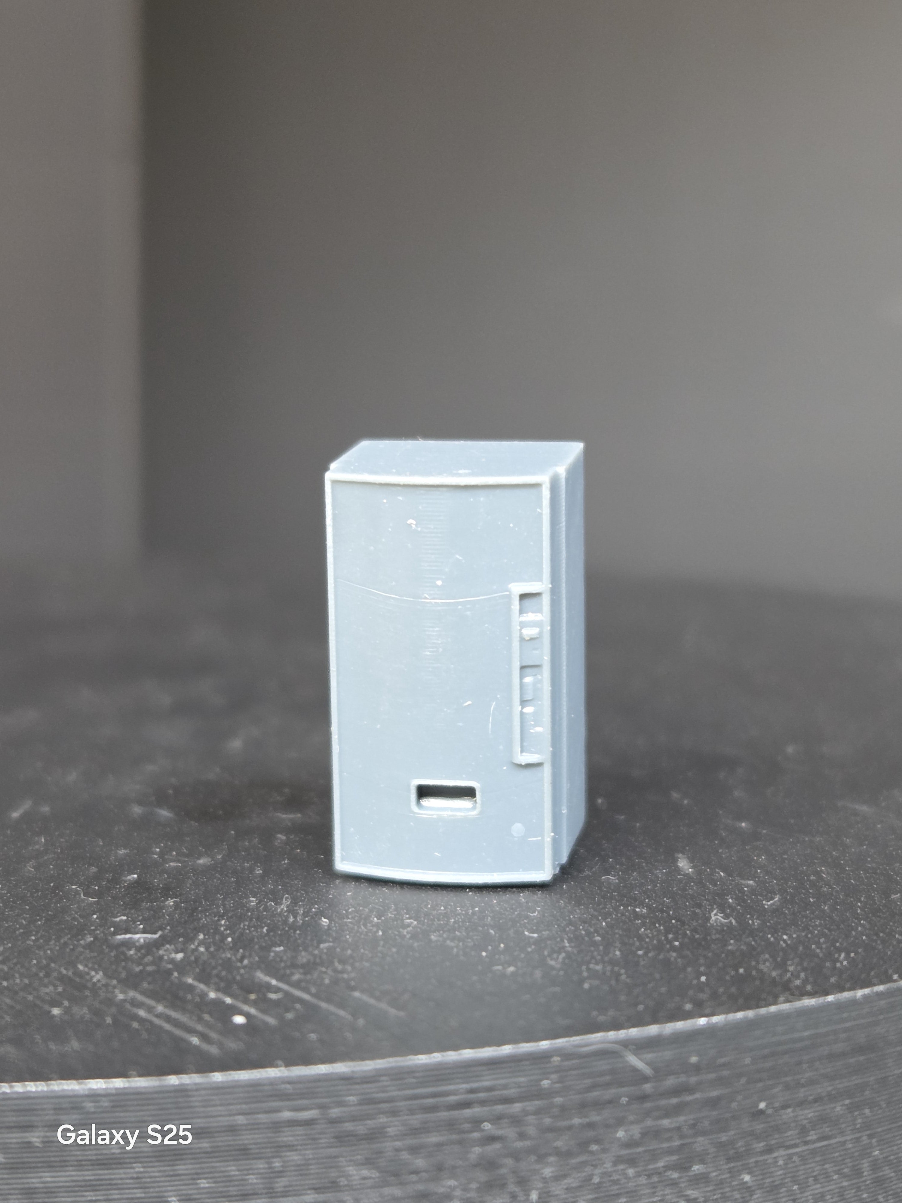 HO SCALE MODERN SODA MACHINES (3 PER PACK)