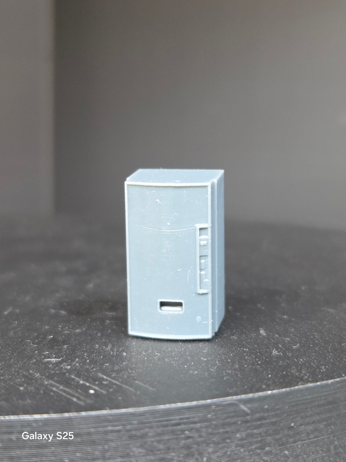 HO SCALE MODERN SODA MACHINES (3 PER PACK)