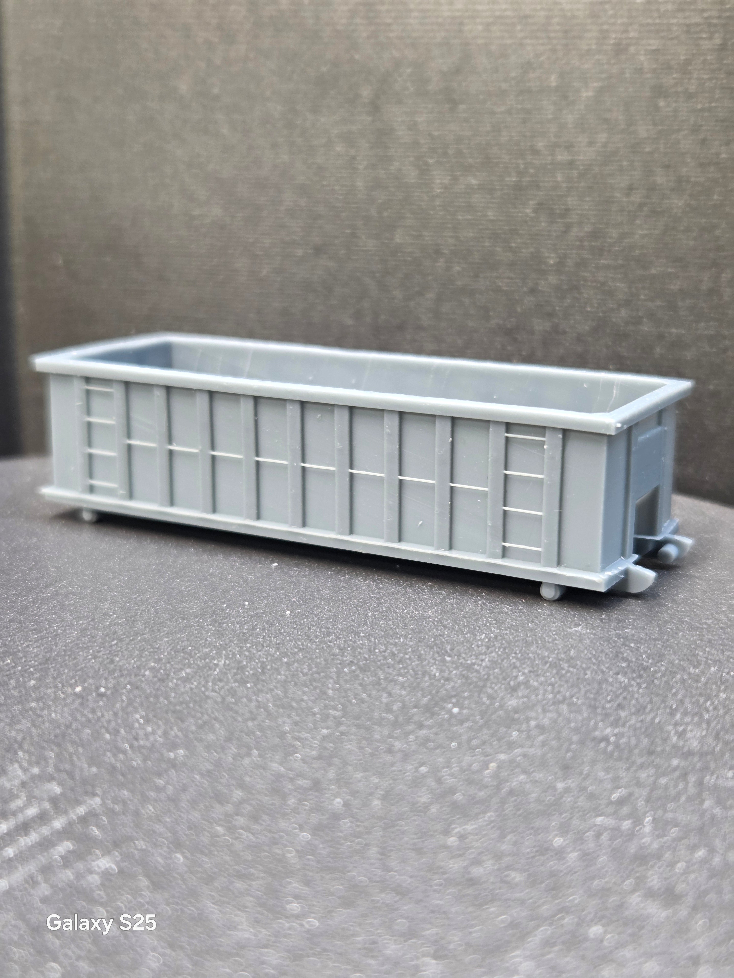 HO SCALE 30 YARD ROLL-OFF DUMPSTERS (2 PER PACK)