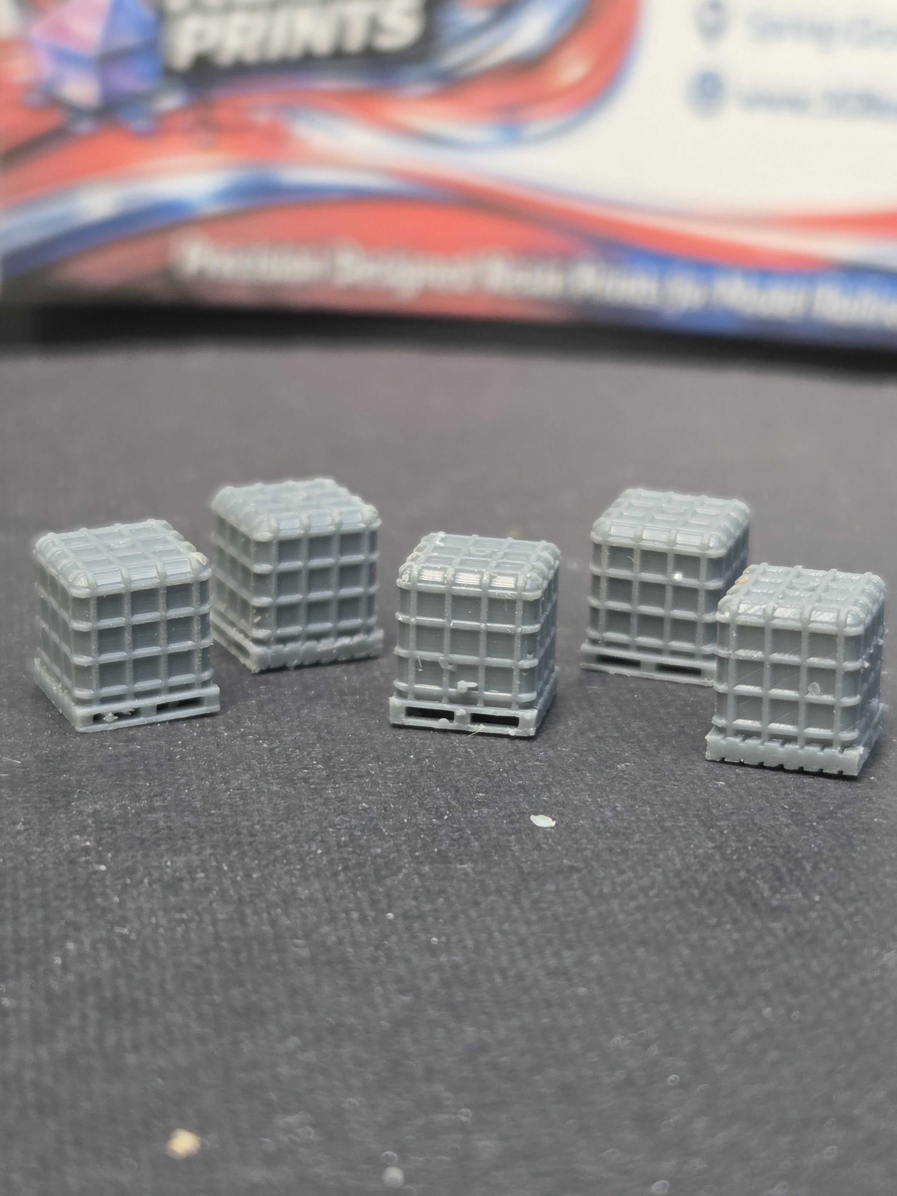 N SCALE CHEMICAL TANK ON SKID (5 PER PACK)