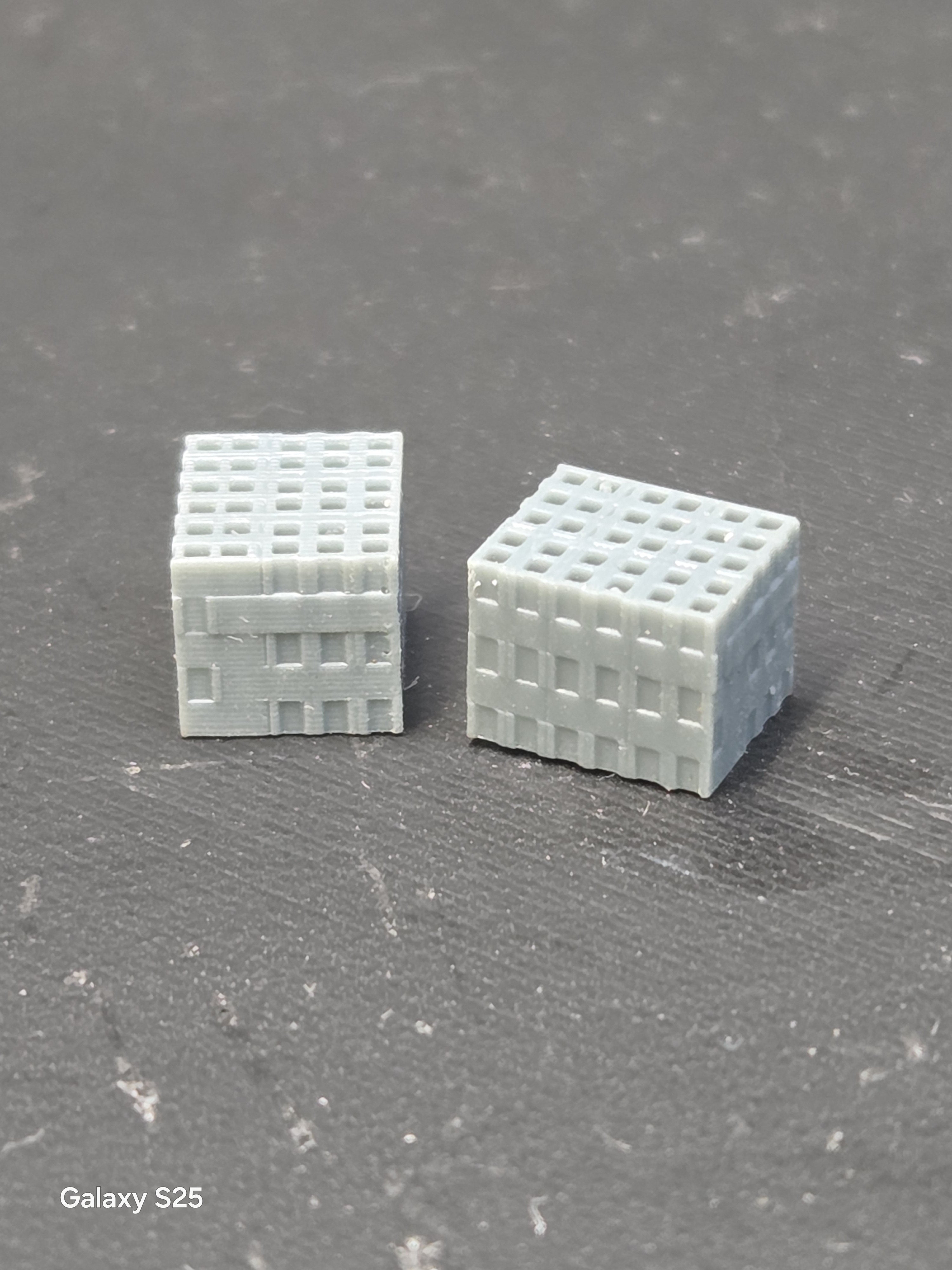 N SCALE CINDER BLOCKS FULL SKID (4 PER PACK)