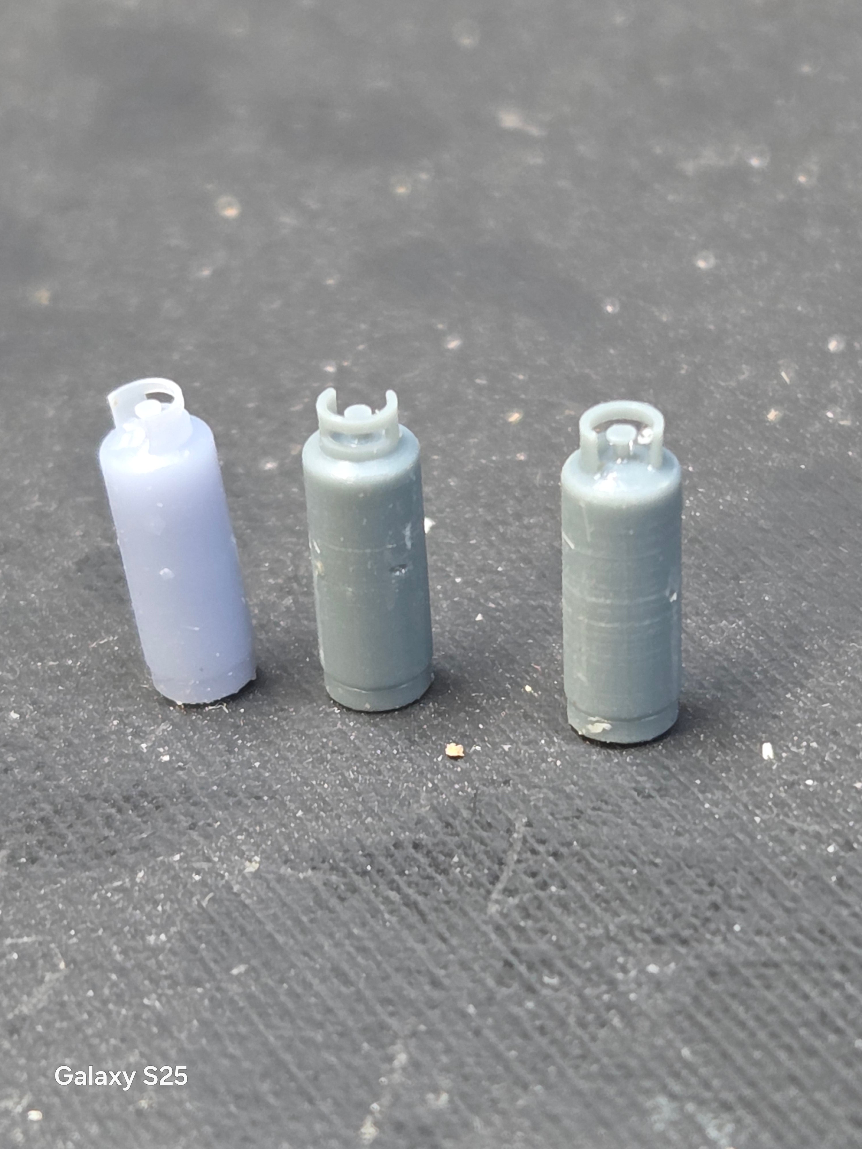 N SCALE 100 LB PROPANE TANKS (6 PER PACK)