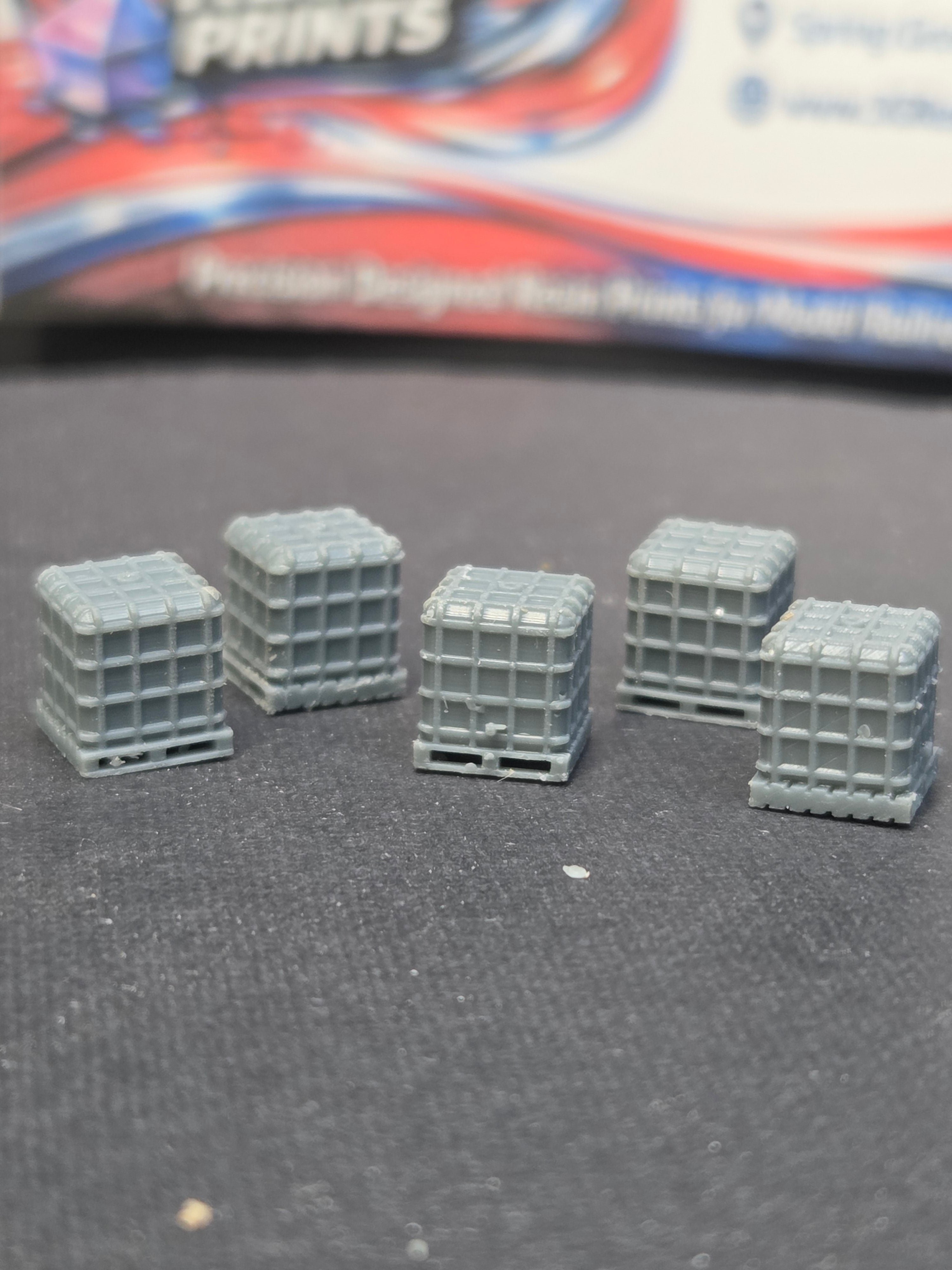N SCALE CHEMICAL TANKS ON SKIDS (5 PER PACK)