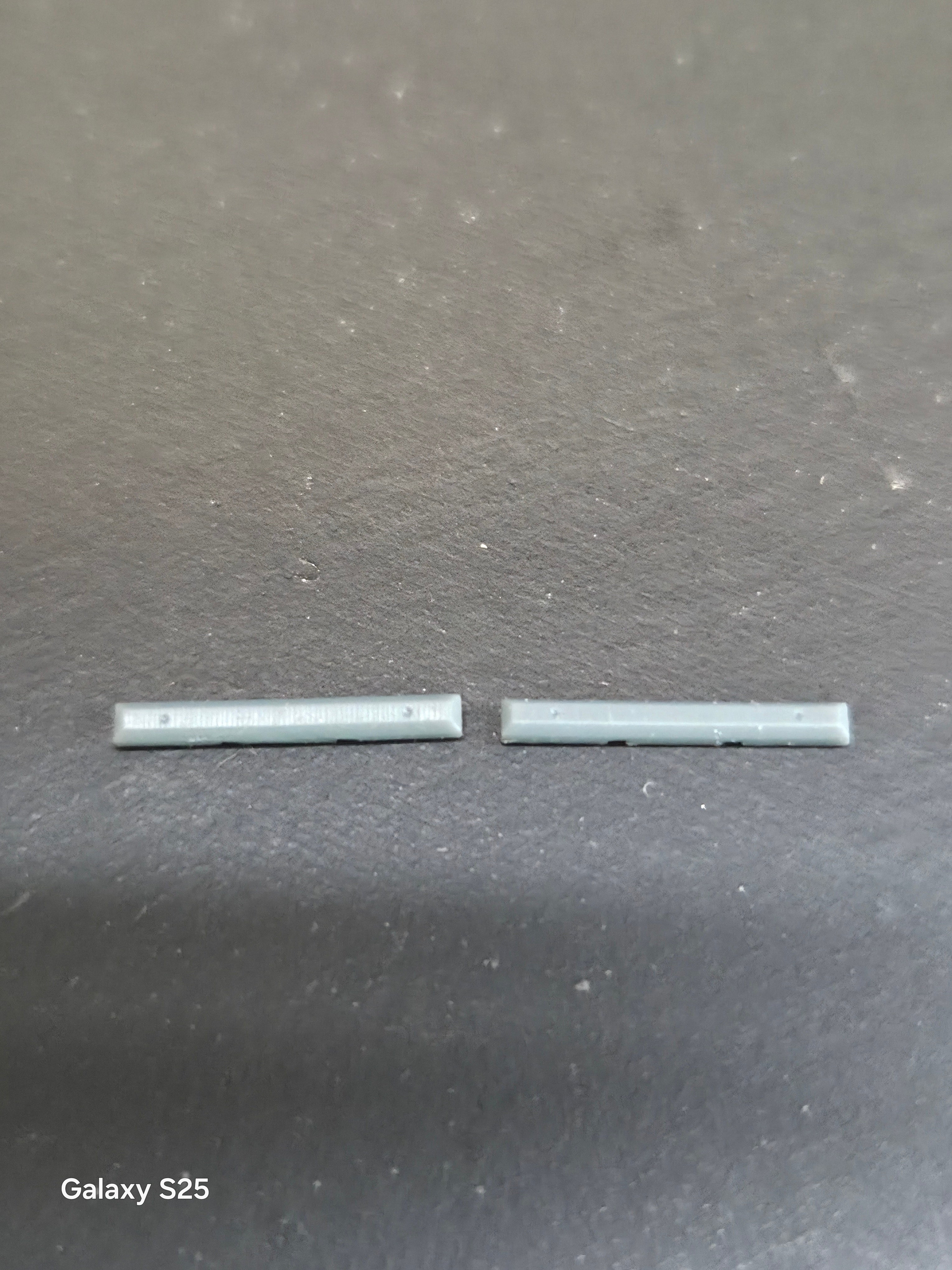 N SCALE PARKING BUMPERS (12 PER PACK)
