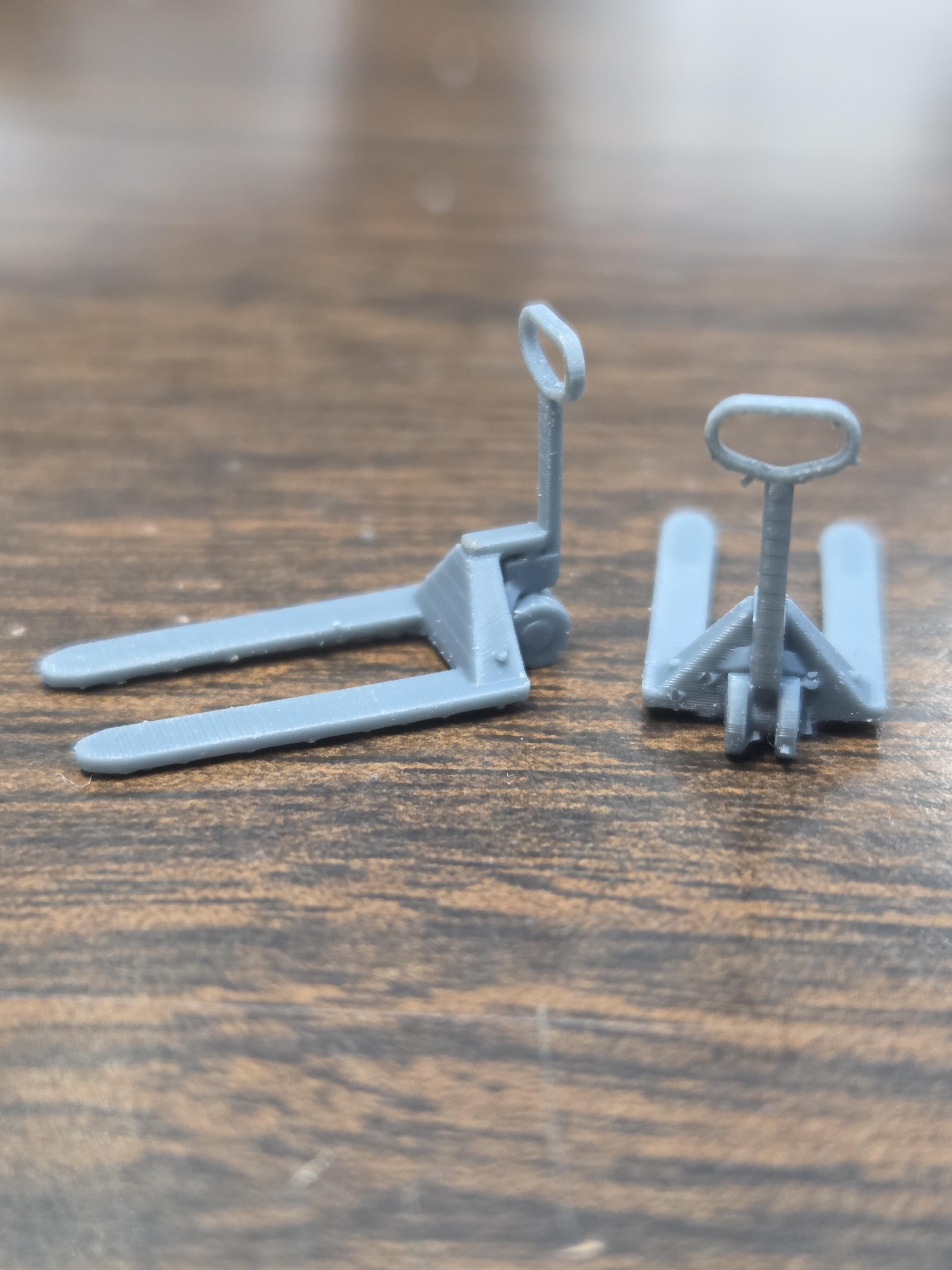 HO SCALE HAND PALLET JACK (2 PER PACK)