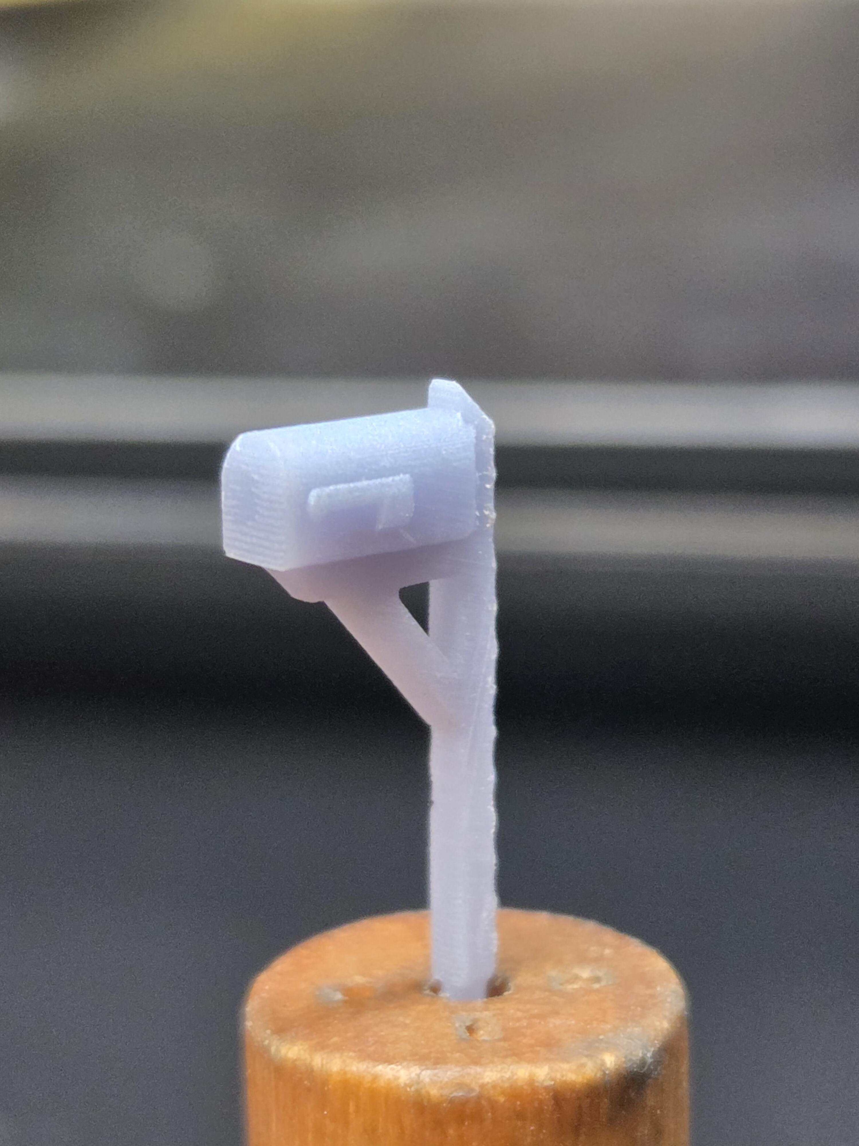 HO SCALE ROADSIDE MAILBOXES (8 PER PACK)