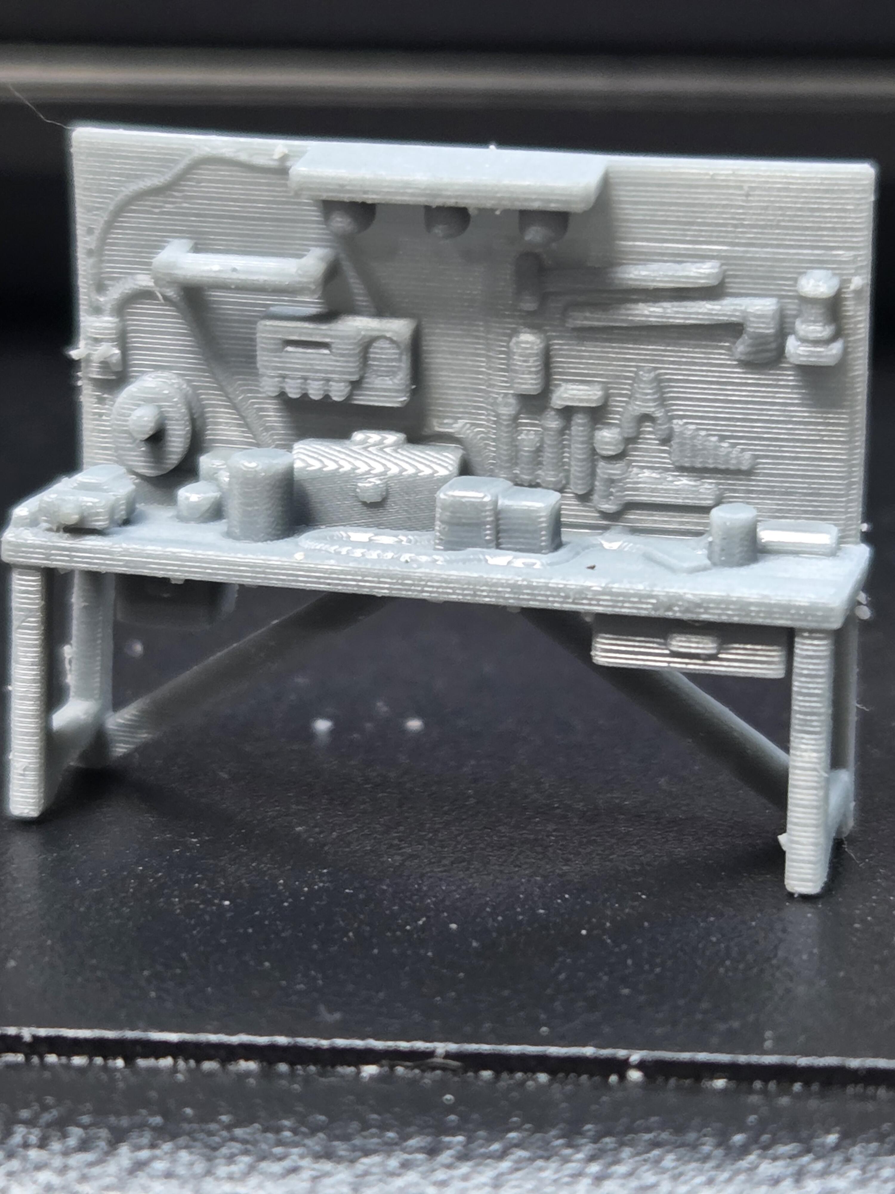 HO SCALE WOODSHOP WORK BENCH