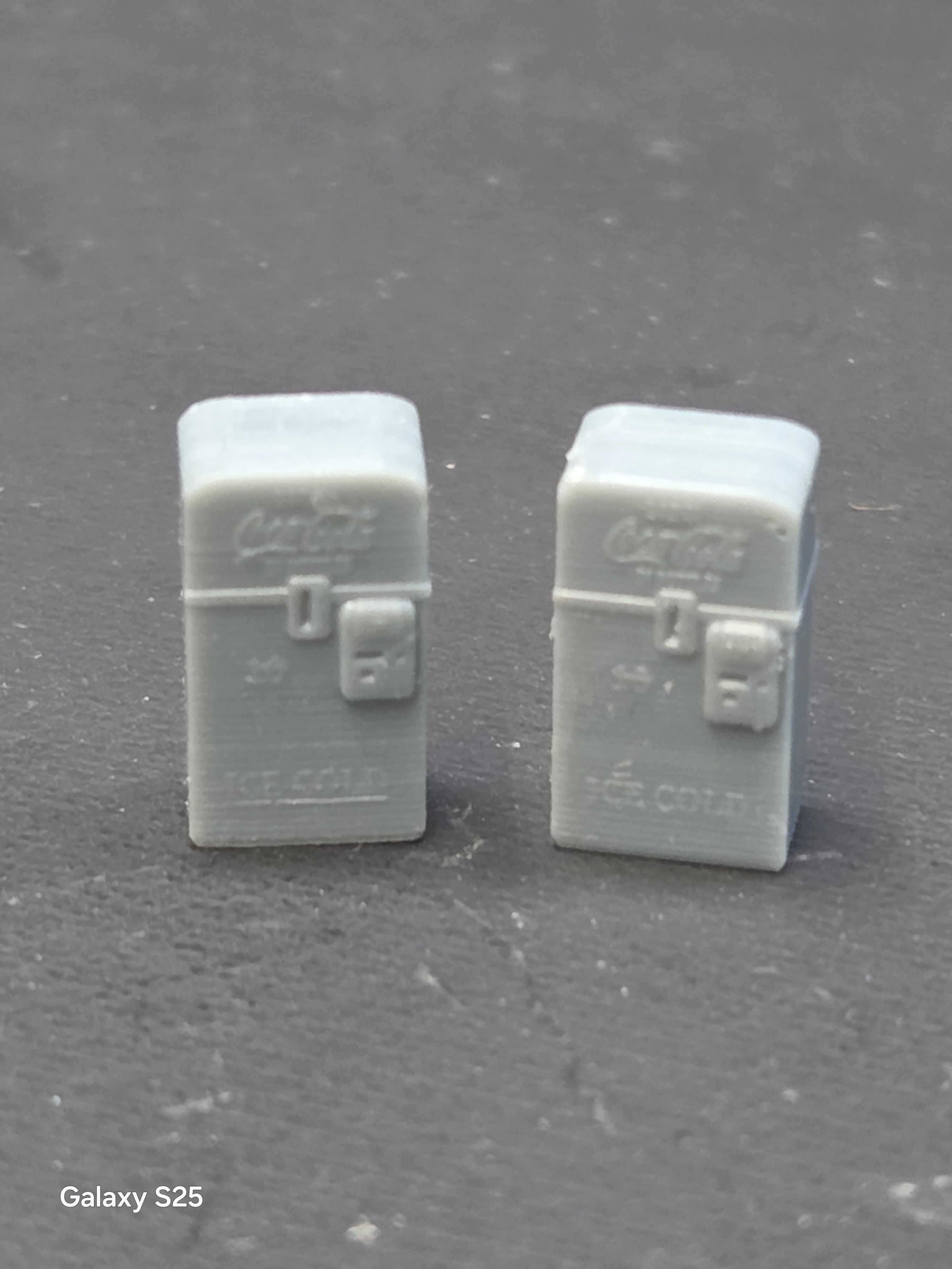 N SCALE SODA MACHINES (5 PER PACK)